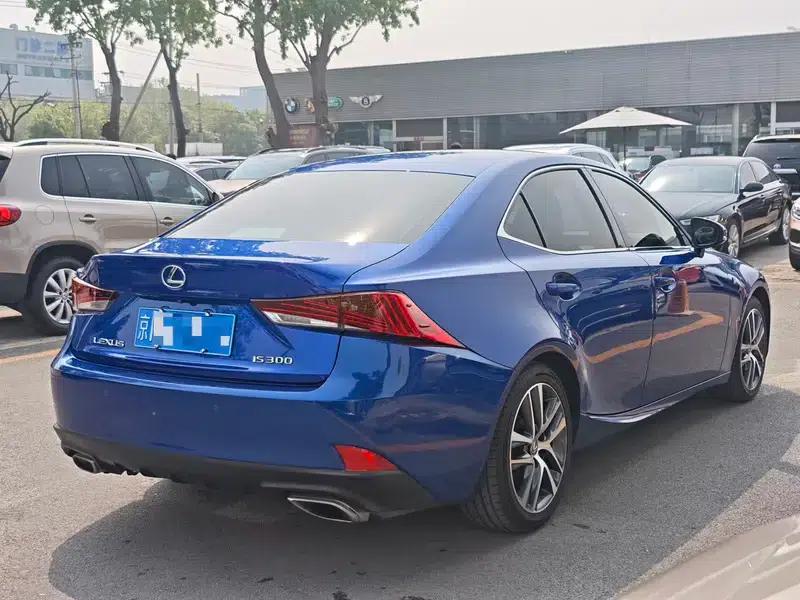 Lexus IS 2017 300 F SPORT Edition — миниатюра 3