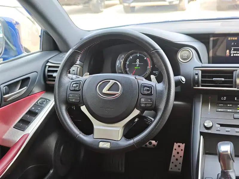 Lexus IS 2017 300 F SPORT Edition — миниатюра 8