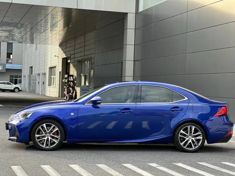 Lexus IS 2017 300 F SPORT Edition — миниатюра 3