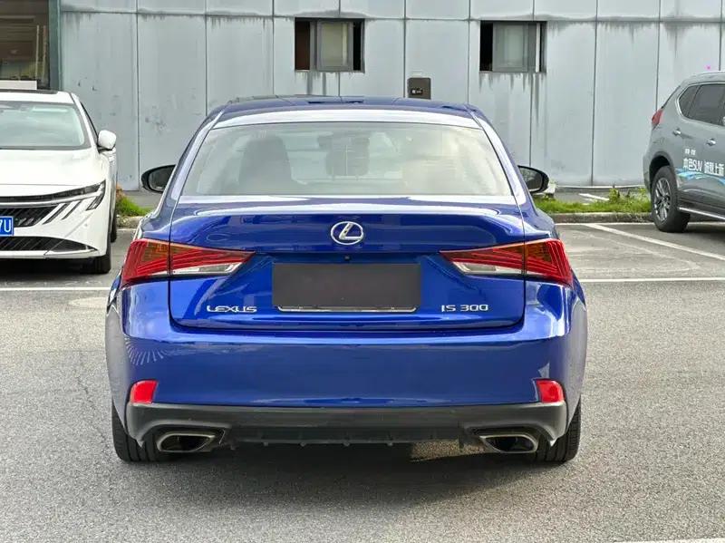 Lexus IS 2017 300 F SPORT Edition — миниатюра 4