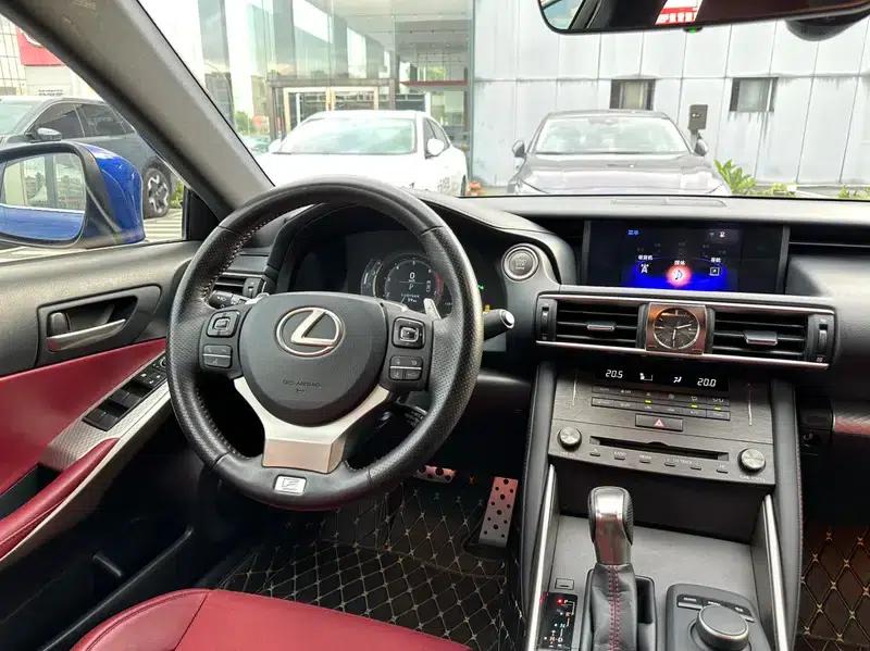 Lexus IS 2017 300 F SPORT Edition — миниатюра 7