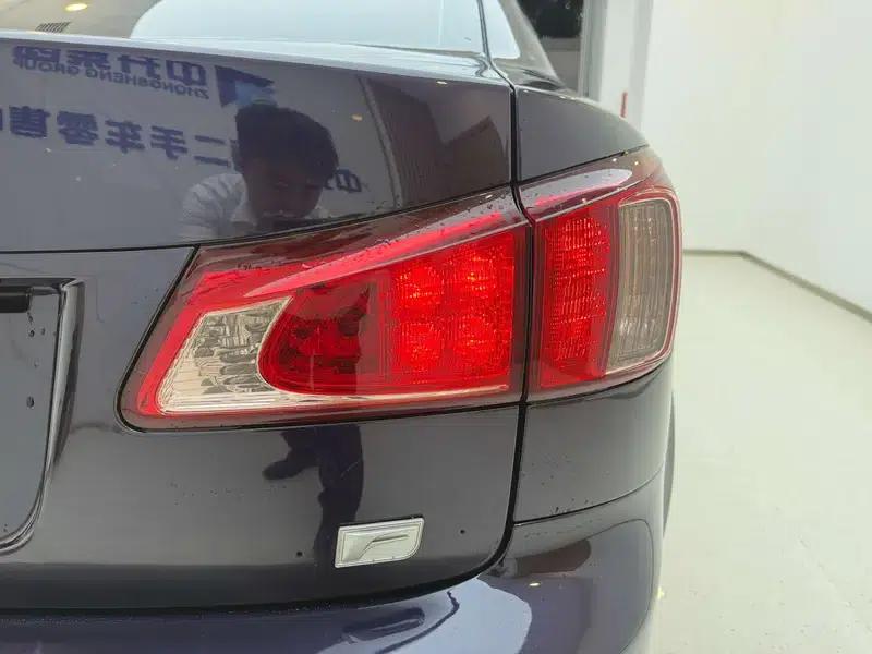 Lexus IS 2011 250 Sport Edition — миниатюра 8