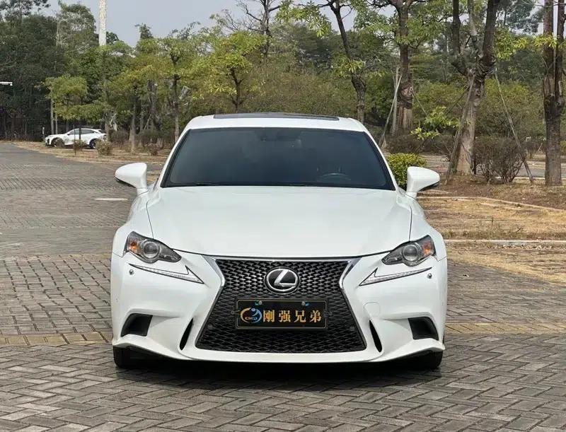 Lexus IS 2015 200t F SPORT — миниатюра 2