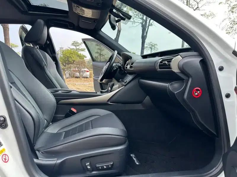 Lexus IS 2015 200t F SPORT — миниатюра 16