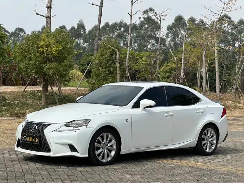 Lexus IS 2015 200t F SPORT — миниатюра 10