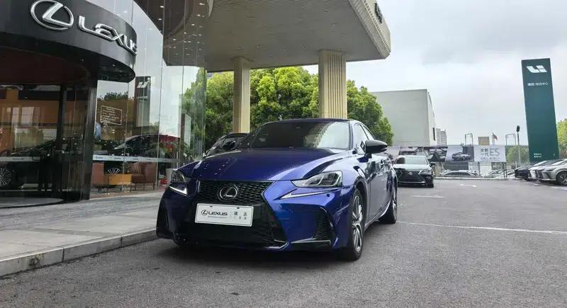 Lexus IS 2017 300 F SPORT Edition — миниатюра 1