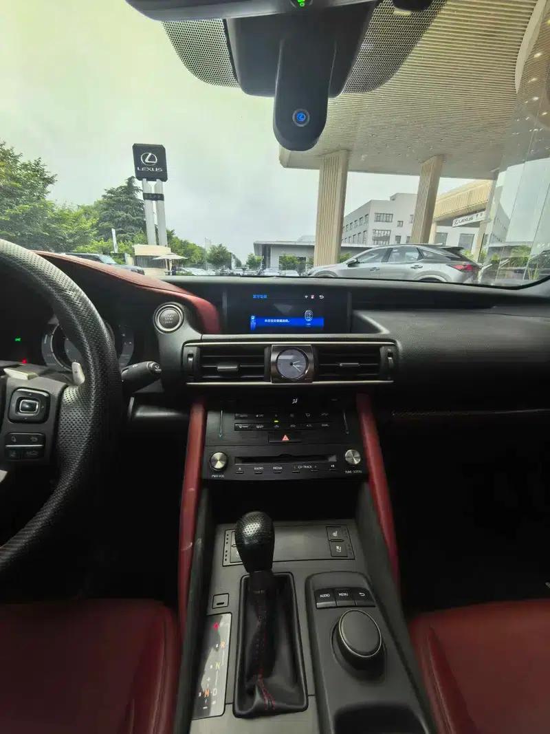 Lexus IS 2017 300 F SPORT Edition — миниатюра 12