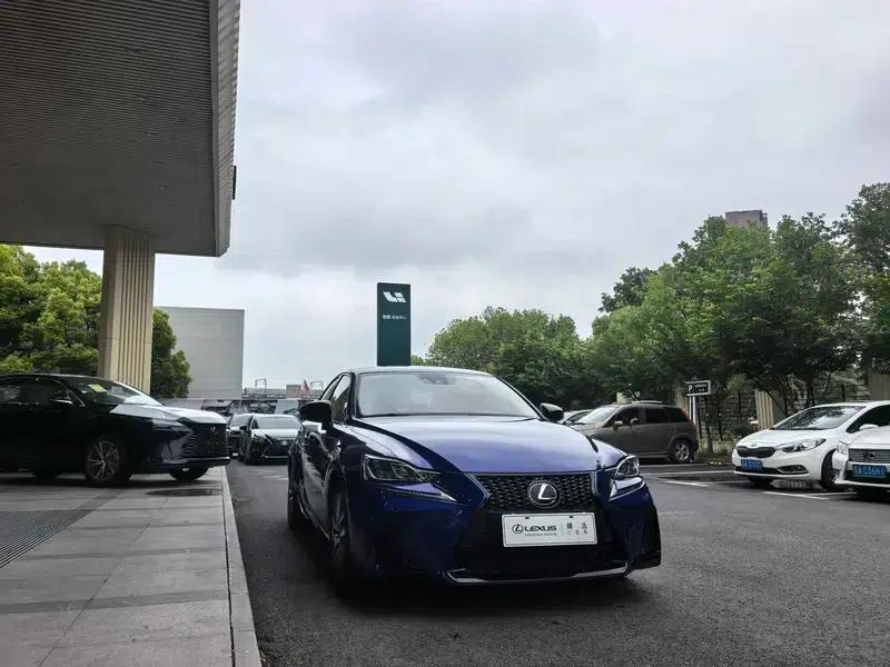 Lexus IS 2017 300 F SPORT Edition — миниатюра 3