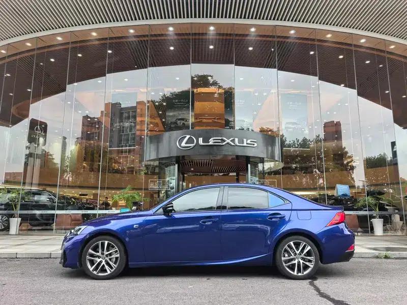Lexus IS 2017 300 F SPORT Edition — миниатюра 4