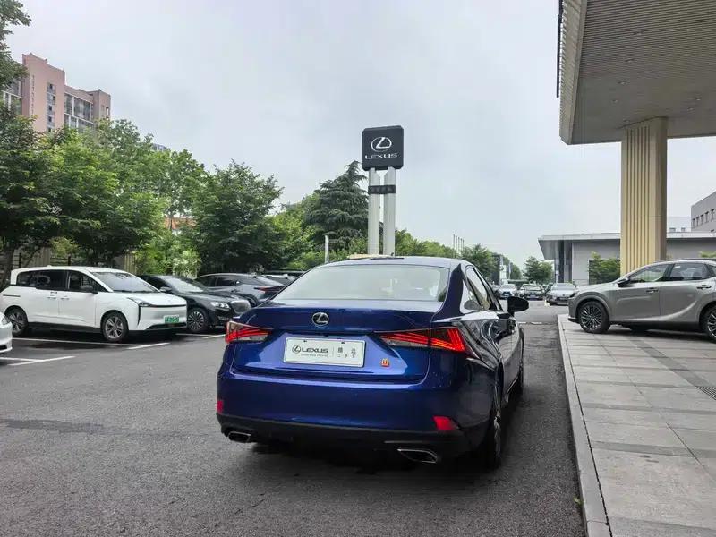 Lexus IS 2017 300 F SPORT Edition — миниатюра 7