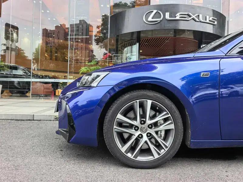 Lexus IS 2017 300 F SPORT Edition — миниатюра 9