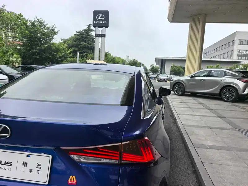 Lexus IS 2017 300 F SPORT Edition — миниатюра 10
