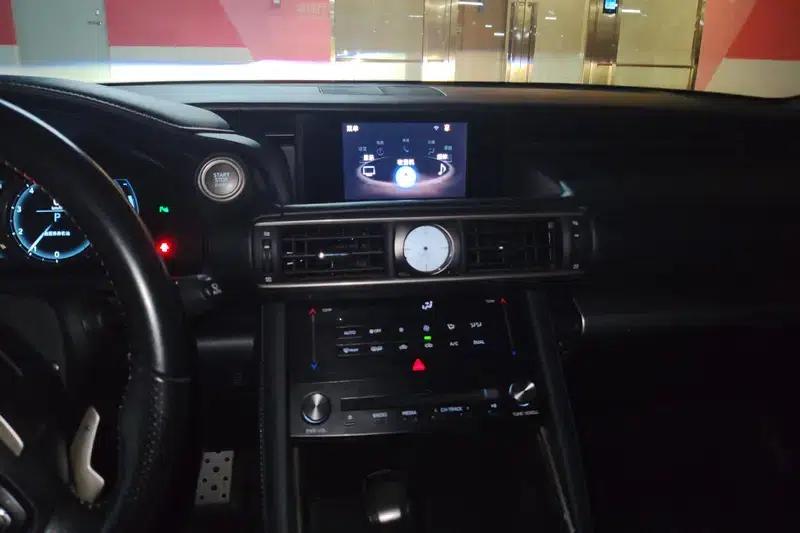 Lexus IS 2017 300 F SPORT Edition — миниатюра 11