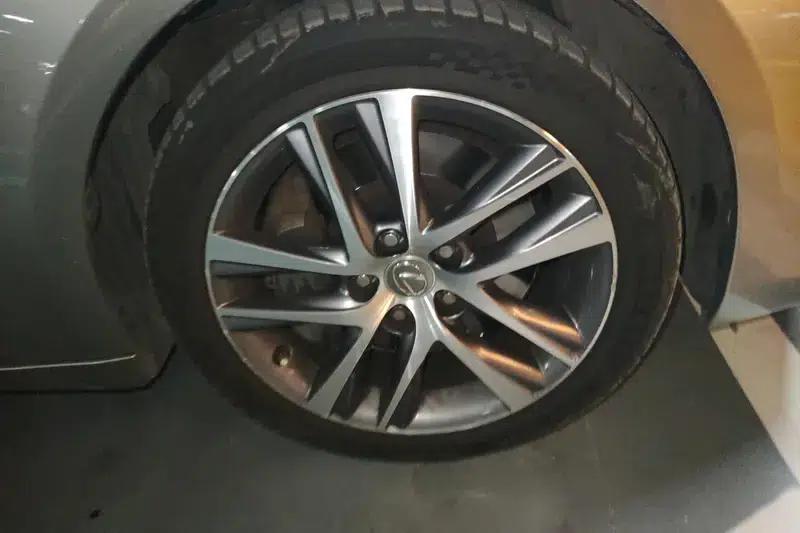 Lexus IS 2017 300 F SPORT Edition — миниатюра 8