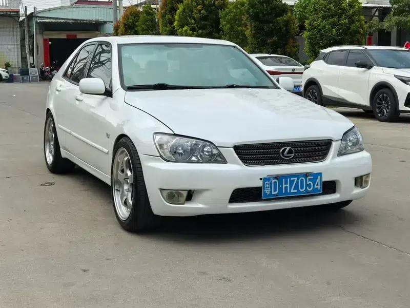 Lexus IS 2002 2.0L Automatic Rear-Wheel Drive 5-Seater (Parallel Import) — миниатюра 2