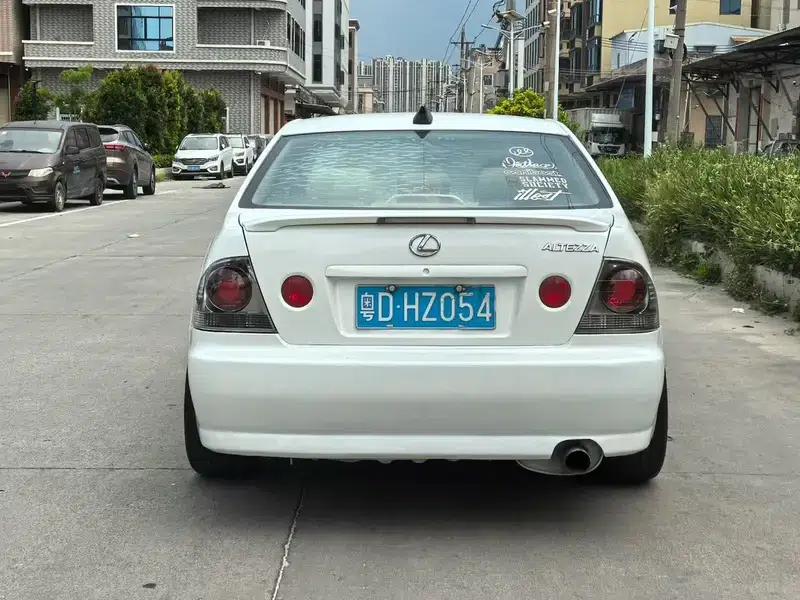 Lexus IS 2002 2.0L Automatic Rear-Wheel Drive 5-Seater (Parallel Import) — миниатюра 5
