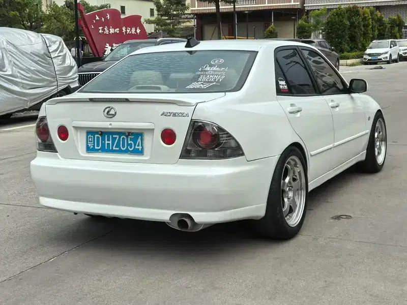 Lexus IS 2002 2.0L Automatic Rear-Wheel Drive 5-Seater (Parallel Import) — миниатюра 6