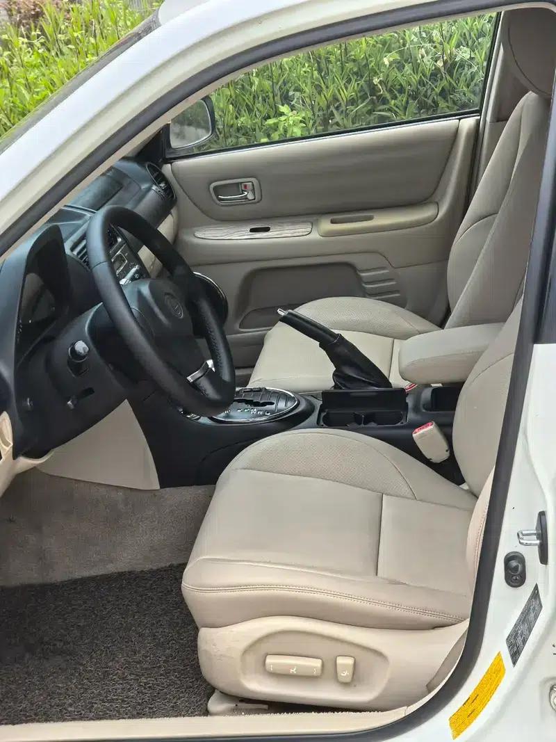 Lexus IS 2002 2.0L Automatic Rear-Wheel Drive 5-Seater (Parallel Import) — миниатюра 8
