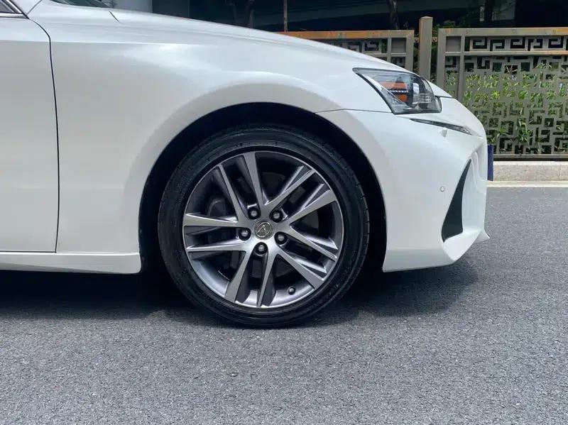 Lexus IS 2017 300 Leading Edition — миниатюра 11