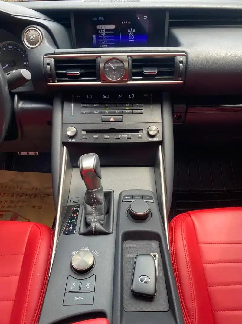 Lexus IS 2017 300 Leading Edition — миниатюра 10