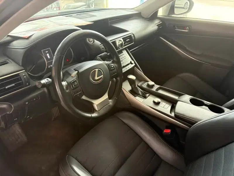 Lexus IS 2017 300 Leading Edition — миниатюра 12