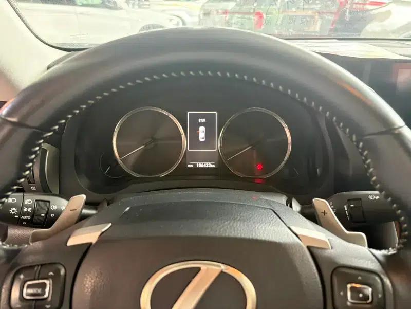 Lexus IS 2017 300 Leading Edition — миниатюра 10