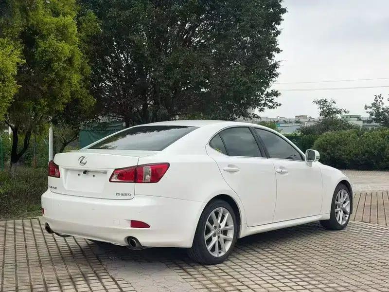 Lexus IS 2011 250 Sport Edition — миниатюра 6