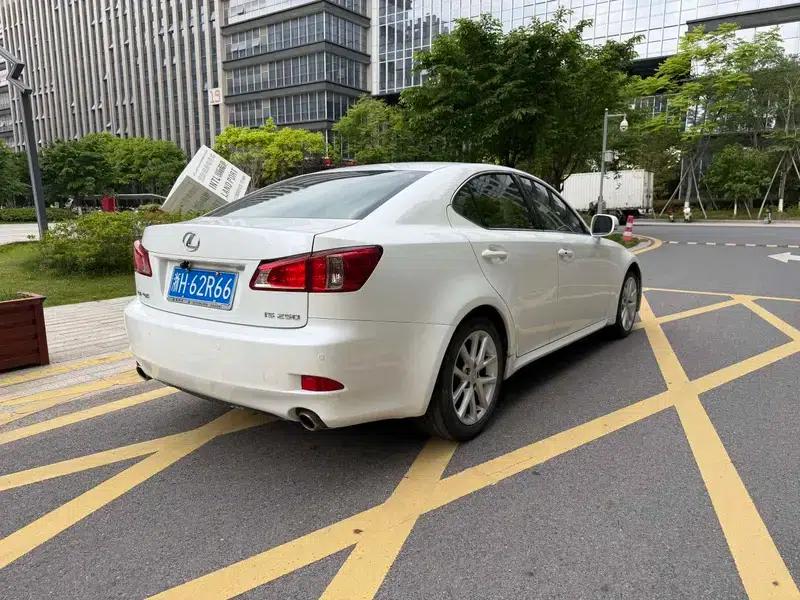 Lexus IS 2011 250 Sport Edition — миниатюра 6
