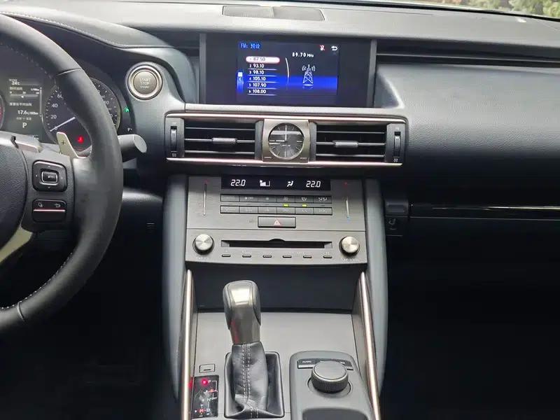 Lexus IS 2017 300 Leading Edition — миниатюра 16