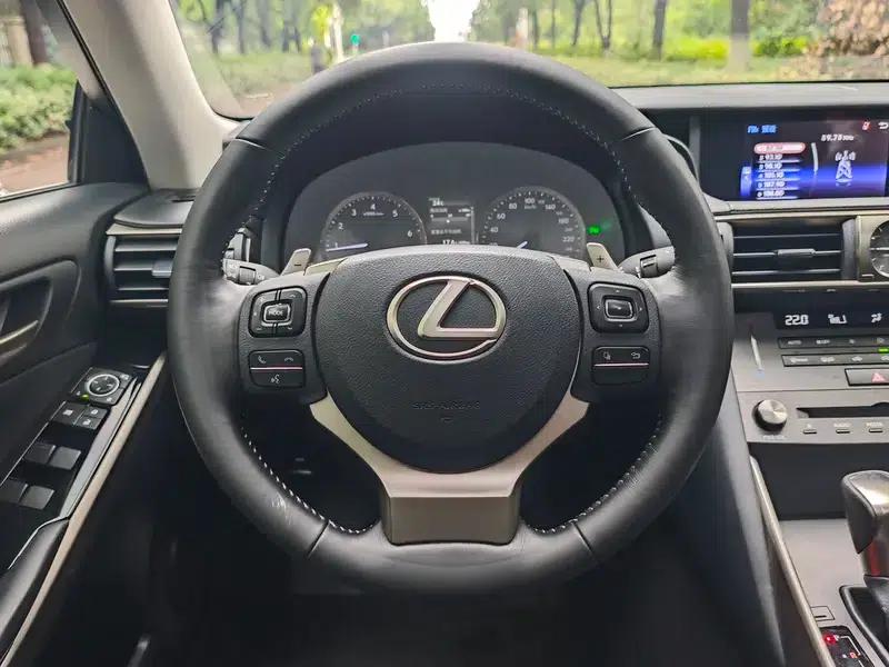 Lexus IS 2017 300 Leading Edition — миниатюра 18