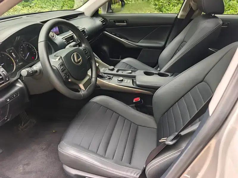 Lexus IS 2017 300 Leading Edition — миниатюра 21