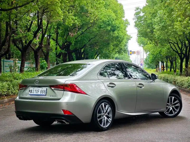 Lexus IS 2017 300 Leading Edition — миниатюра 7