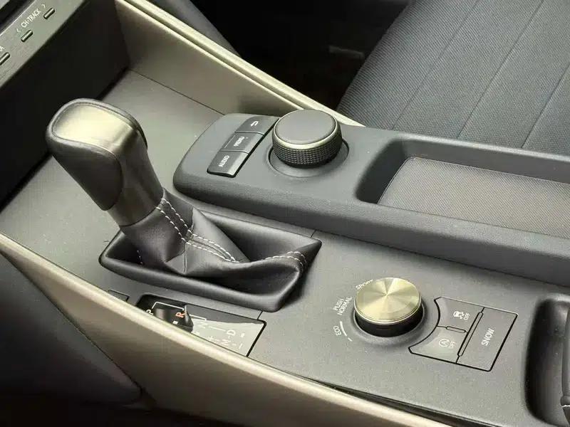 Lexus IS 2017 300 Leading Edition — миниатюра 13