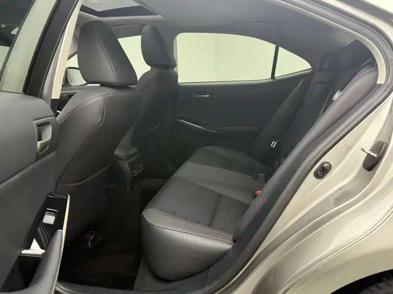 Lexus IS 2017 300 Leading Edition — миниатюра 15