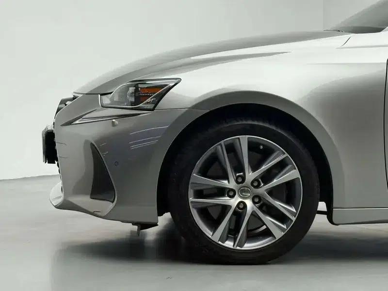 Lexus IS 2017 300 Leading Edition — миниатюра 5