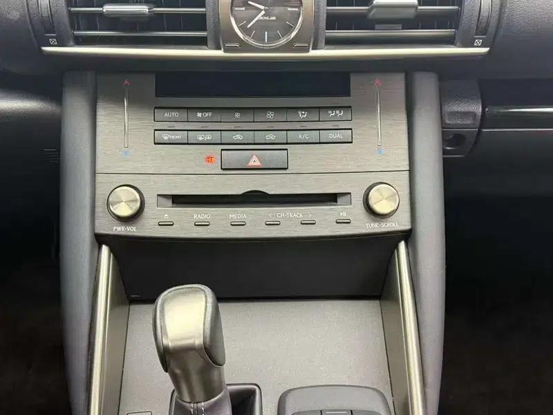 Lexus IS 2017 300 Leading Edition — миниатюра 7