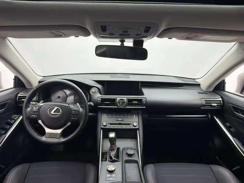 Lexus IS 2017 300 Leading Edition — миниатюра 10