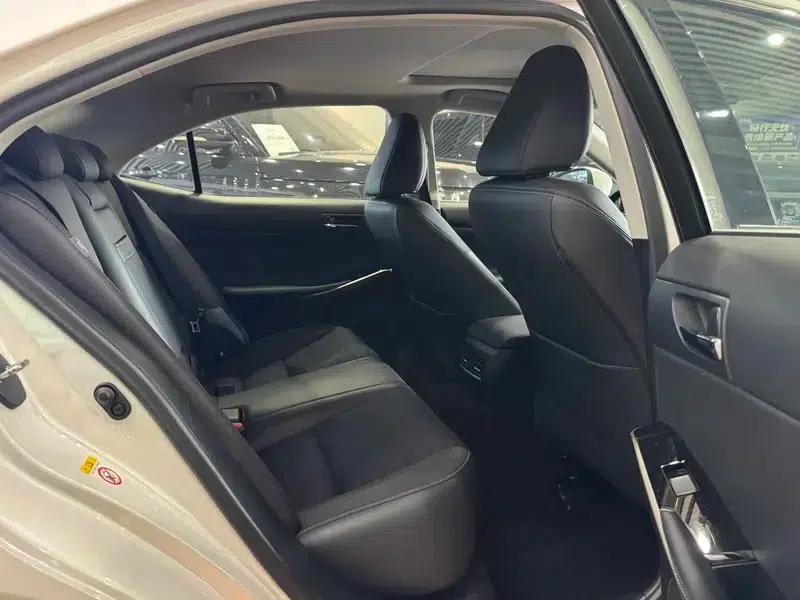 Lexus IS 2015 200t Leading Edition — миниатюра 14