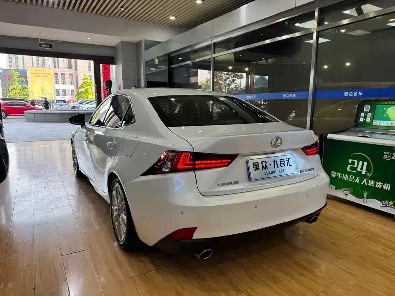 Lexus IS 2015 200t Leading Edition — миниатюра 4