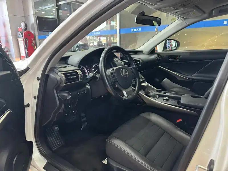 Lexus IS 2015 200t Leading Edition — миниатюра 10