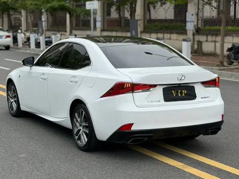 Lexus IS 2017 300 F SPORT Edition — миниатюра 3