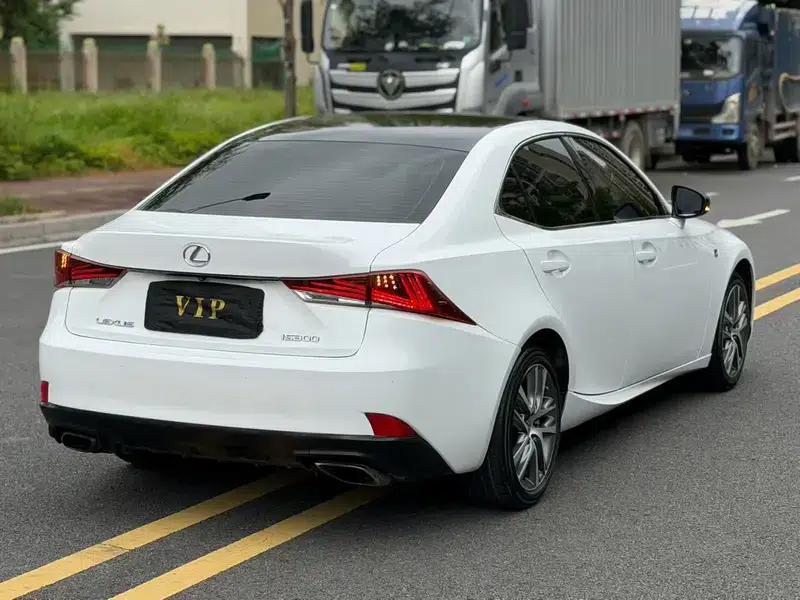 Lexus IS 2017 300 F SPORT Edition — миниатюра 4