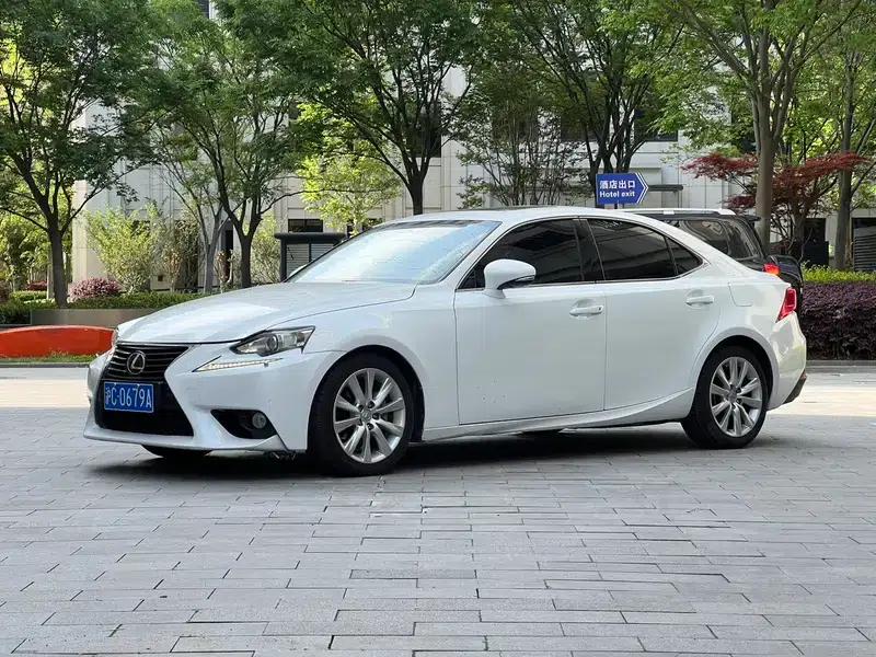 Lexus IS 2013 250 Leading Edition — миниатюра 1