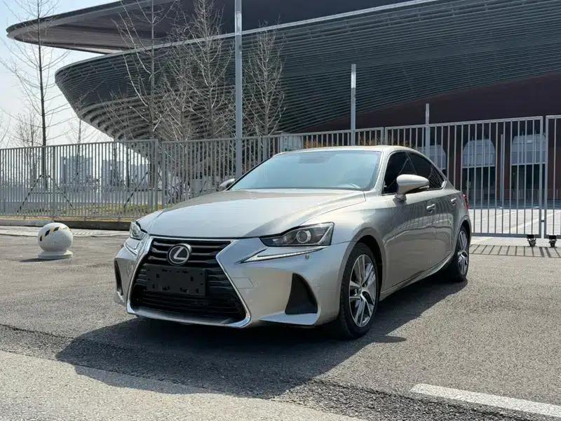 Lexus IS 2017 300 Leading Edition — миниатюра 1