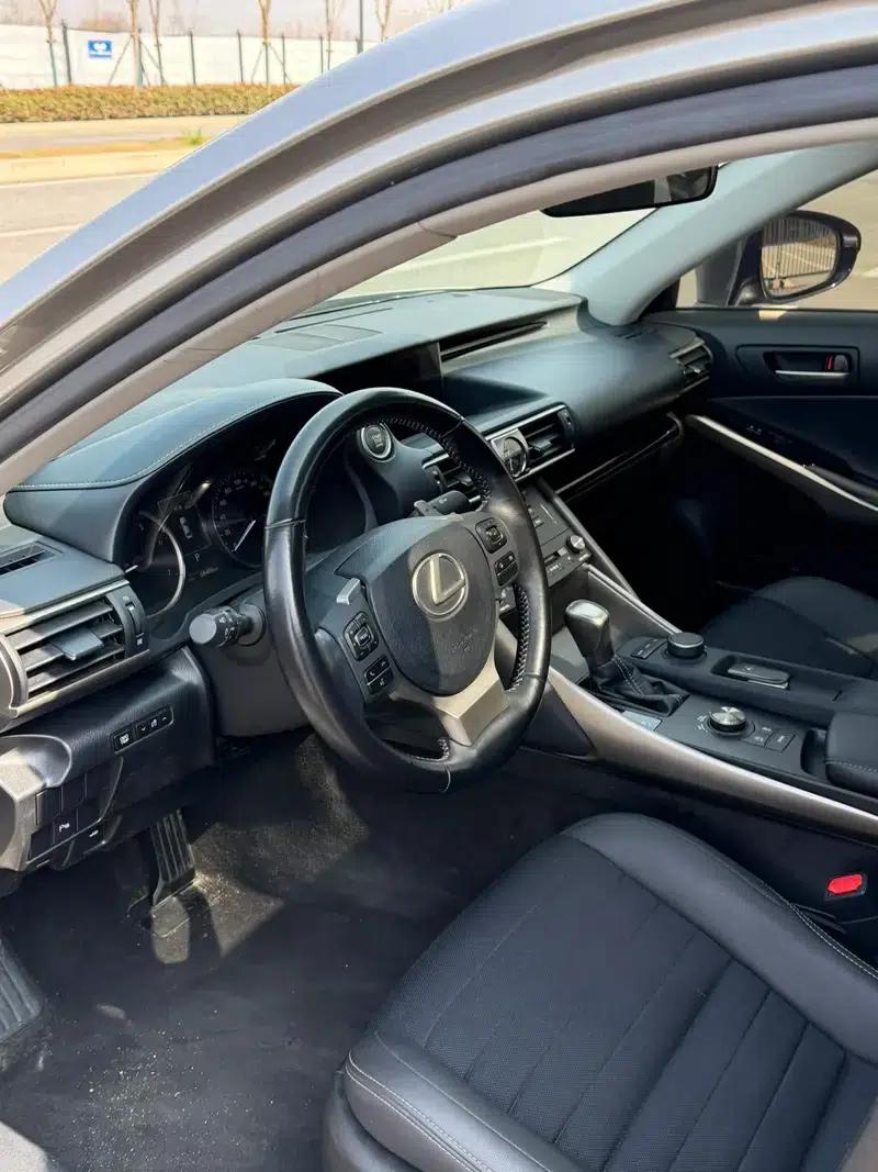 Lexus IS 2017 300 Leading Edition — миниатюра 8