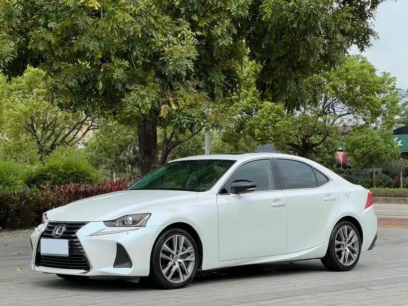 Lexus IS 2017 300 Leading Edition — миниатюра 1