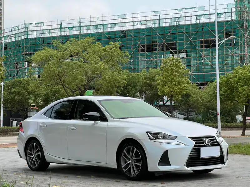 Lexus IS 2017 300 Leading Edition — миниатюра 3