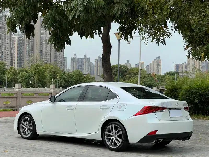 Lexus IS 2017 300 Leading Edition — миниатюра 4