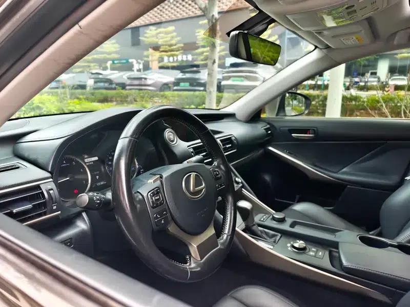 Lexus IS 2017 300 Sport Edition — миниатюра 23