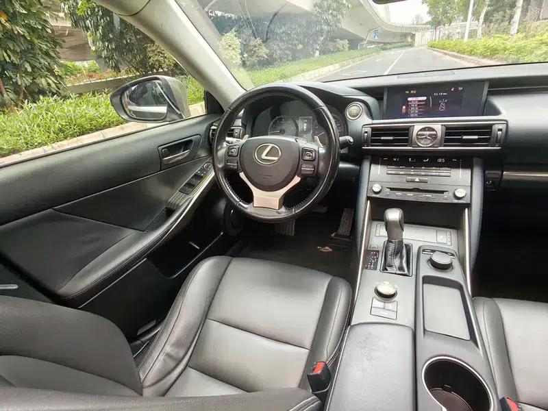 Lexus IS 2017 300 Sport Edition — миниатюра 24